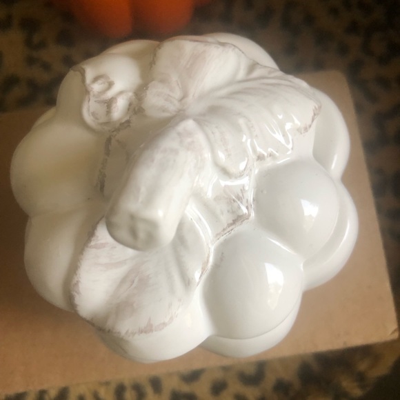 Handmade Ceramic Pumpkin Candle -pumpkin spice scent - Picture 3 of 6